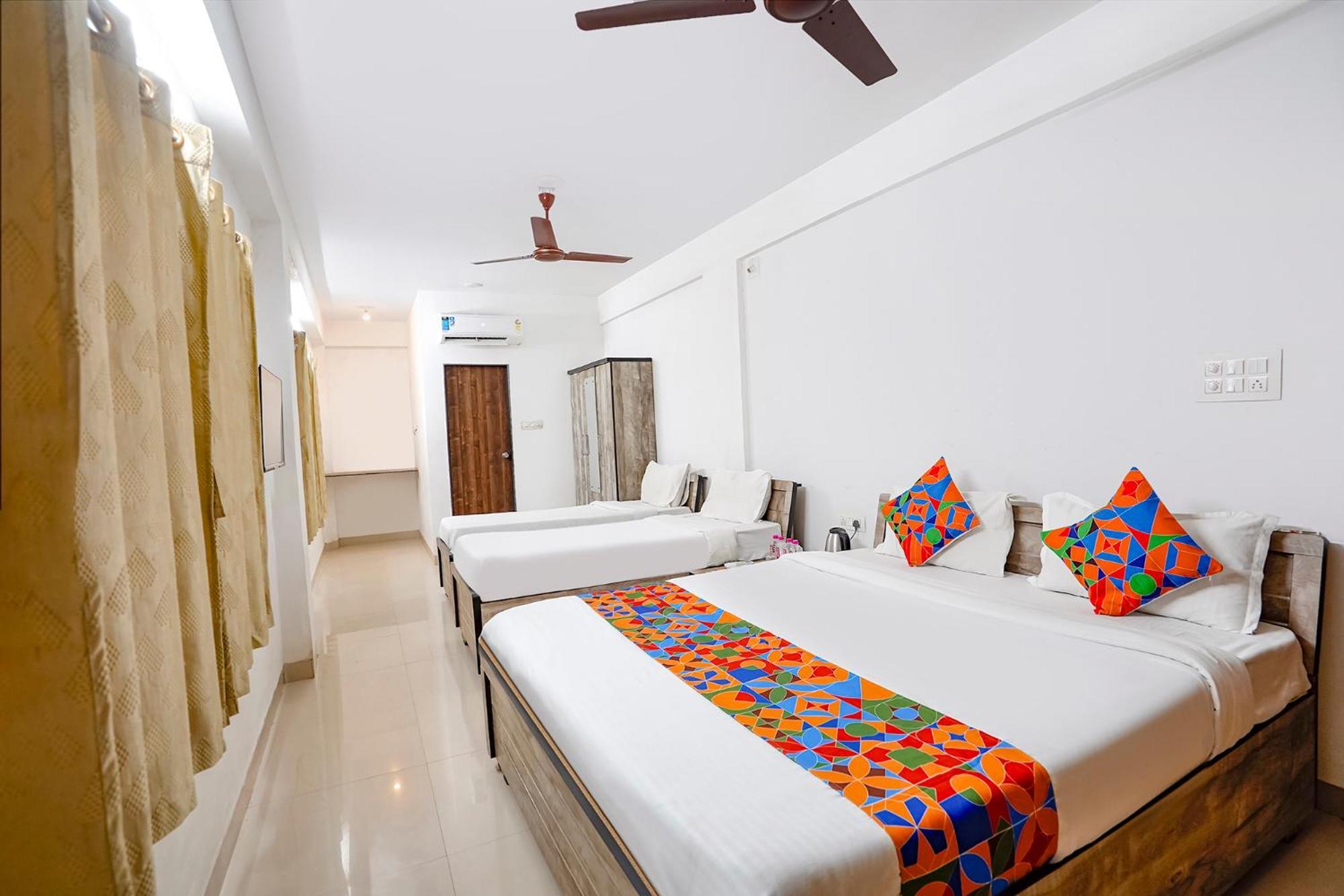 Fabhotel Relax Gandhinagar Exteriör bild