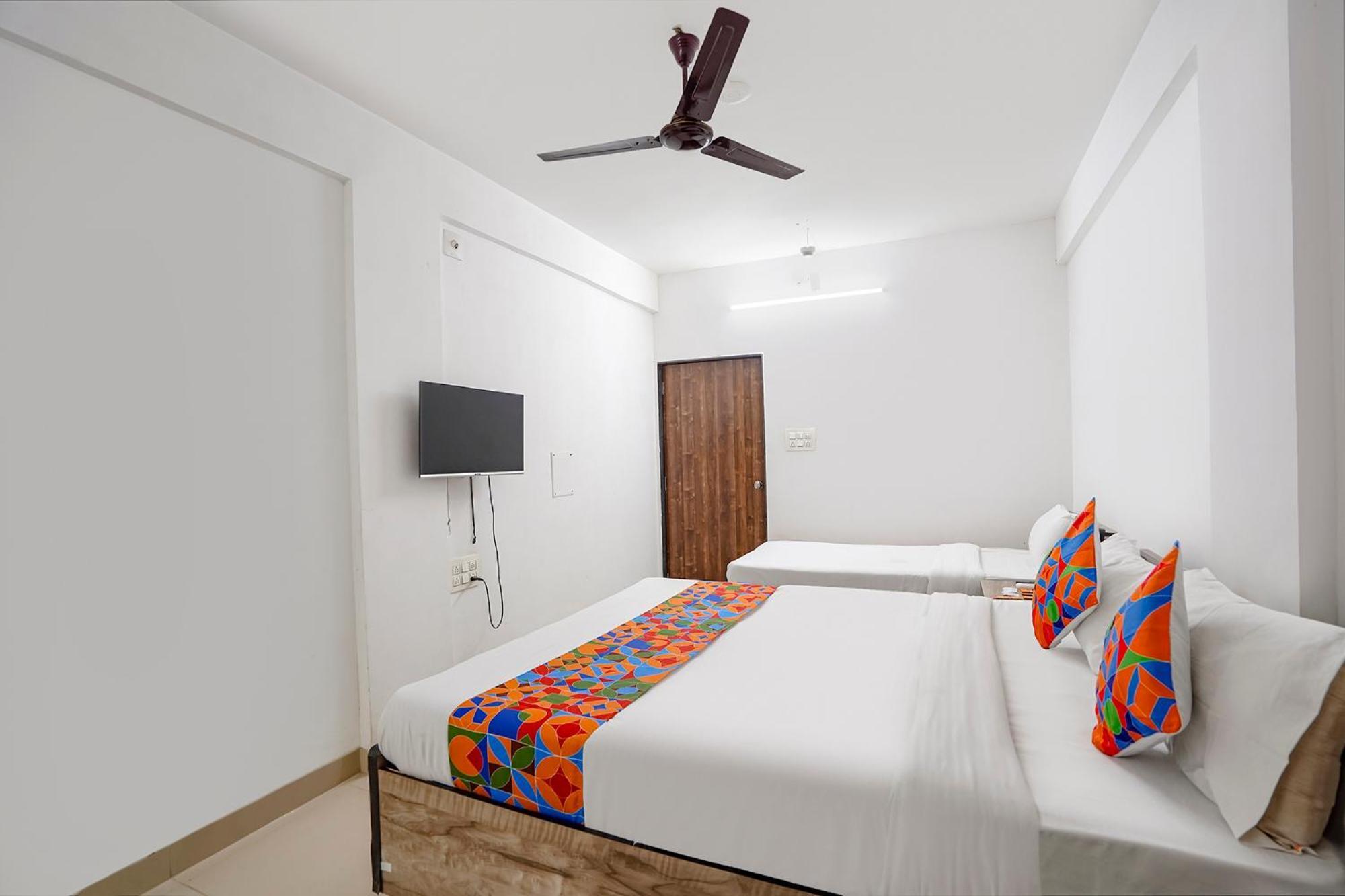 Fabhotel Relax Gandhinagar Exteriör bild